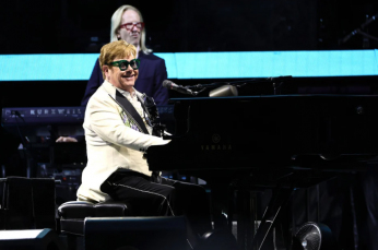 Notícia - Urussanguense participa do último show de Elton John em NY (VÍDEO)