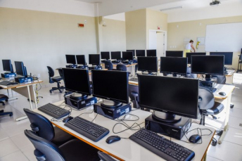 Notícia - Escolas começam a receber novos computadores com investimento de R$ 28,2 milhões