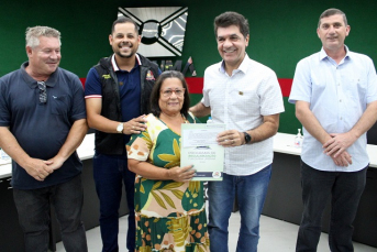 Notícia - Prefeitura de Criciúma entrega escrituras para moradores de dez bairros