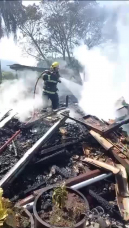 Notícia - Casa pega fogo em Morro da Fumaça