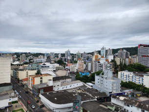 Notícia - ((Áudio)) Tempo úmido e chance de chuva nesta quinta-feira