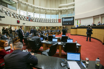 Notícia - Bancadas e blocos parlamentares definem lideranças