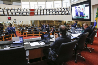 Notícia - Deputados criticam lockdown