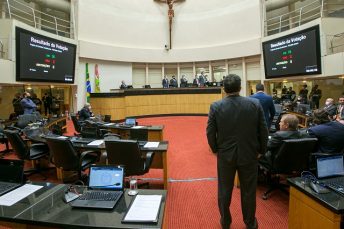 Notícia - Moacir Pereira: Os processos de impeachment e o atraso de repasse aos hospitais