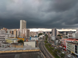 Notícia - Bomba d´água: 35,8 milímetros em 20 minutos, aponta a Defesa Civil