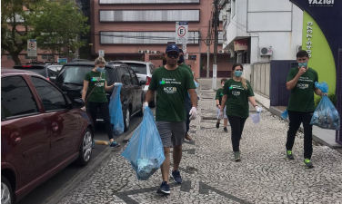 Notícia - Caminhada Ecológica retira resíduos da Praça do Congresso