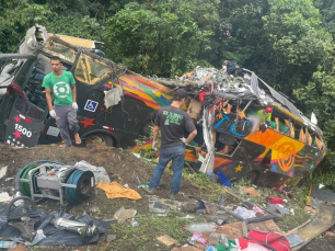 Notícia - Acidente com ônibus na BR-376 em Guaratuba deixa 21 mortos e 33 feridos