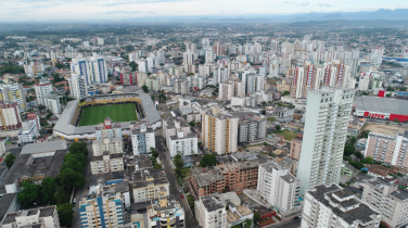 Notícia - Eleitores de Criciúma preferem político de direita e centro, aponta pesquisa