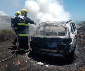 Notícia - Fogo em lixo se espalha e atinge carro