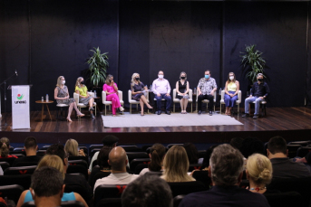 Notícia - Professores da Unesc participam de debate em torno da inovação curricular e pedagógica