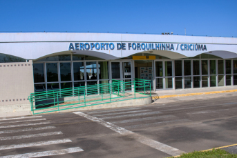 Notícia - Forquilhinha: Obras estão paralisadas no Aeroporto Diomício Freitas