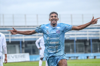 Notícia - Henrique celebra fase artilheira no futebol catarinense 