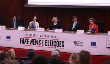 Notícia - Autoridades defendem medidas para combater as chamadas fake news