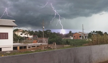 Notícia - Moradores de Araranguá e Sombrio ainda sem energia