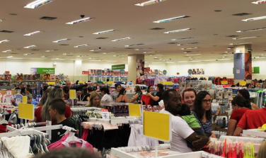 Notícia - Farol Shopping comemora reaquecimento da economia