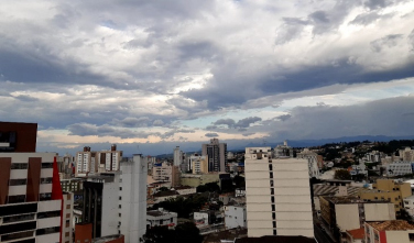 Notícia - Vento traz mudança de tempo para região