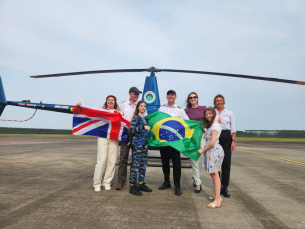 Notícia - Criciumense completa viagem e se torna o primeiro brasileiro a dar a volta ao mundo de helicóptero