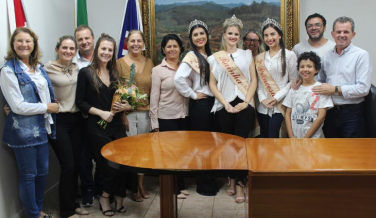 Notícia - Rainha da 15ª Festa da Gastronomia Típica Italiana é empossada em Nova Veneza