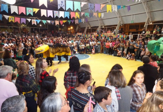 Notícia - Festa de tradição junina reúne famílias em Balneário Arroio do Silva