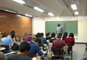 Notícia - Estudantes poderão renovar o Fies até o dia 23