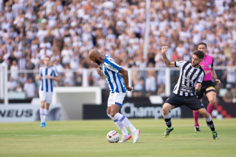 Notícia - Derrota por goleada no clássico aproxima Avaí do rebaixamento