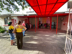 Notícia - No Sul, filas se formam em frente aos locais de votação antes da abertura das urnas (FOTOS E VÍDEOS)