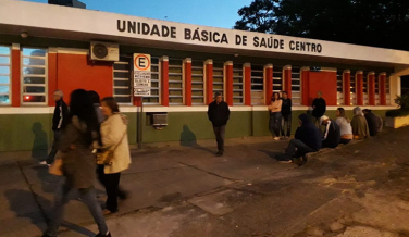 Notícia - Saúde: Mais de 7 horas na fila esperando atendimento