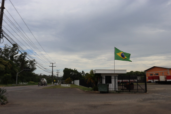 Notícia - Fim do acampamento em frente ao 28°GAC de Criciúma    