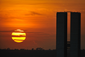 Notícia - Pesquisa aponta que horário de verão não afeta a economia