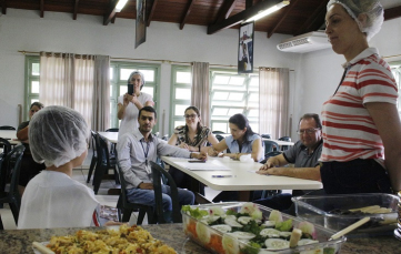 Notícia - Horta Escolar reforça a alimentação saudável dos alunos em Forquilhinha