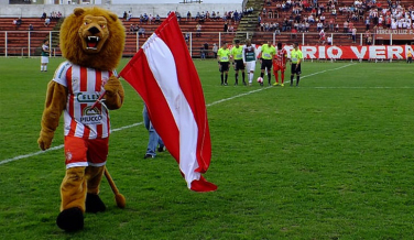 Notícia - Hercílio Luz vai a campo com 18 jogadores a menos