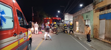 Notícia - Capivari de Baixo: motorista capota o veículo e é encaminhado ao hospital