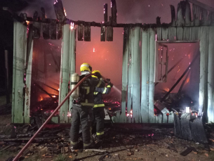 Notícia - Incêndio em casa é investigado em Tubarão