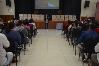 Notícia - 300 famílias do Bairro da Juventude recebem cestas básicas