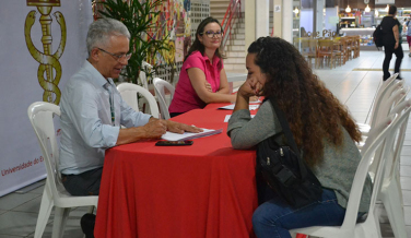 Notícia - Estudantes da Unesc esclarecem dúvidas sobre o Imposto de Renda