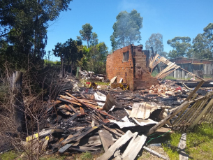 Notícia - Siderópolis: Incêndio atinge residência em construção 