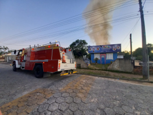 Notícia - Incêndio atinge comércio em Morro da Fumaça