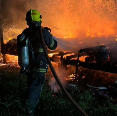 Notícia - Turvo: morador sofre queimaduras na mão durante incêndio em casa