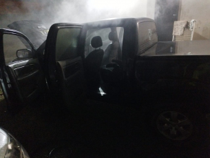 Notícia - Incêndio destrói caminhonete em Criciúma