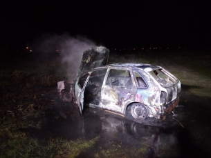 Notícia - Veículo pega fogo em Balneário Arroio do Silva