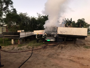 Notícia - Incêndio destrói cavalo de carreta em Criciúma