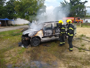 Notícia - Incêndio destrói veículo em Criciúma