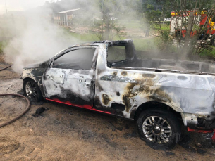 Notícia - Incêndio em veículo abandonado é registrado em Araranguá