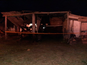 Notícia - Galpão de madeira é destruído por incêndio 