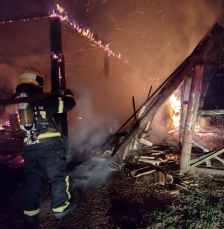 Notícia - Galpão é destruído por incêndio em Lauro Müller