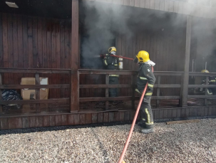 Notícia - Incêndio em depósito mobiliza Corpo de Bombeiros em Tubarão