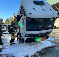 Notícia - Criciúma: incêndio em caminhão é controlado por motorista na Avenida Centenário