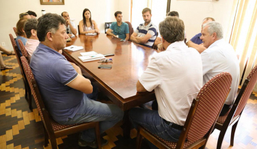 Notícia - Içara conhece projeto de incentivo ao plantio de uva em Urussanga