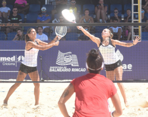 Notícia - Beach Tennis: Italianas garantidas na final no Rincão