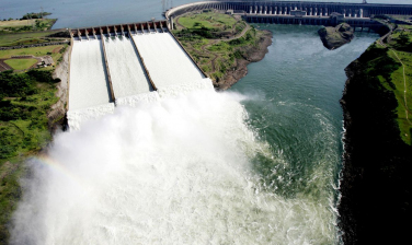 Notícia - Energia acumulada por Itaipu abasteceria o mundo por 43 dias